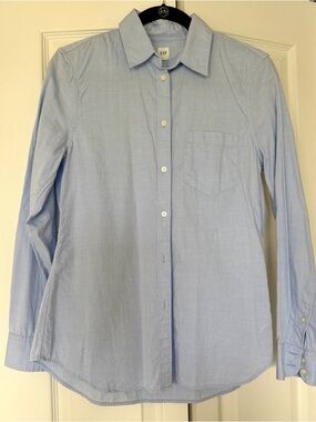 Gap Woman’s Light Blue Button-Down Shirt-Size S
